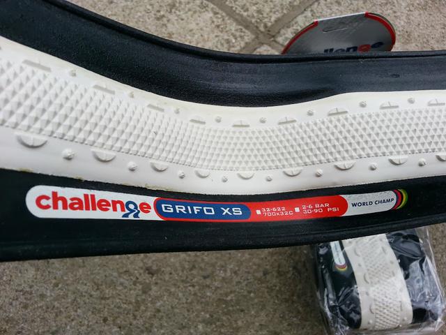 Challenge Grifo XS Cyclocross Tire White.jpg