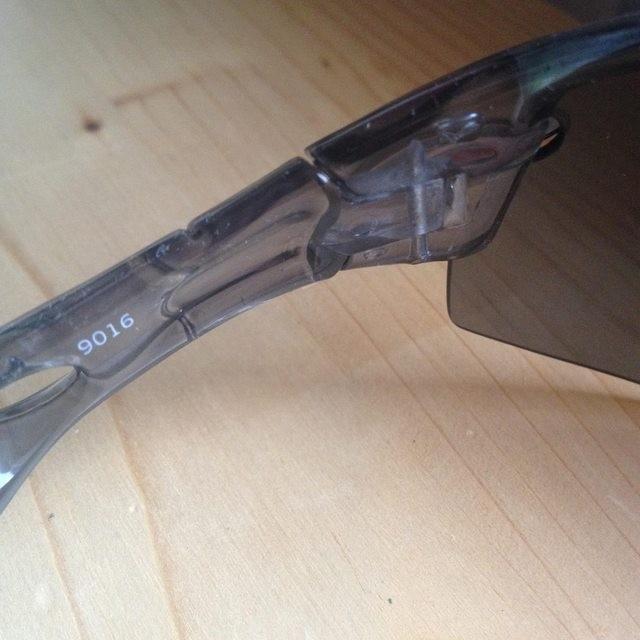 How to spot fake Oakleys : Staminist Cycling Forum